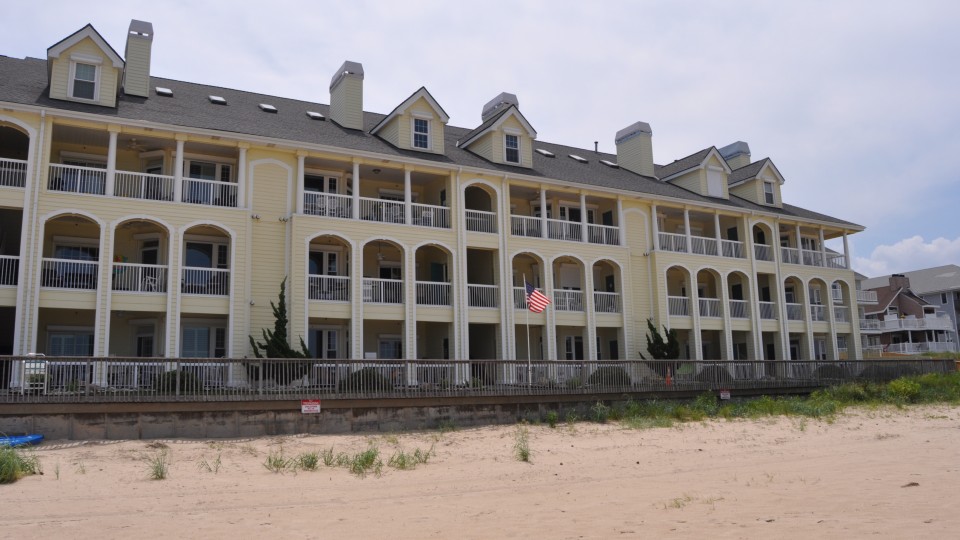 Lesner Pointe East Condominium Association Community Management