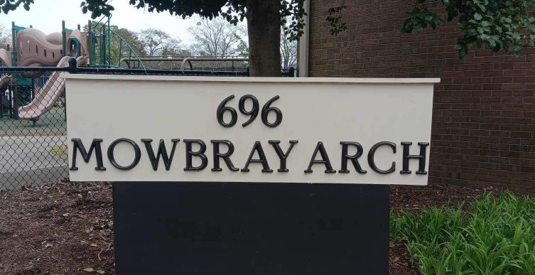 696 mowbray sign